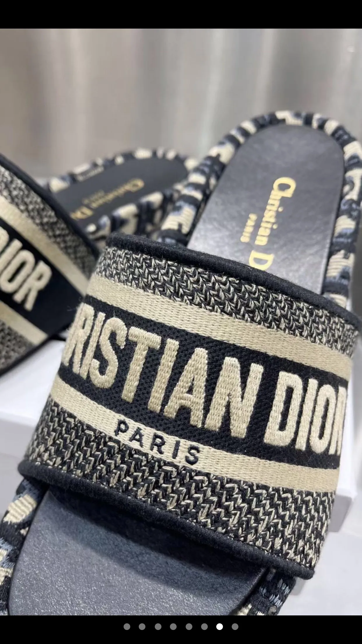 👟👟Ex-factory price 400👟👟 Women's shoes, women's clothing, classic hot-selling models continue to... 🎈Best-selling pair of Dior DIOR wedge-heeled waterproof platform slippers DIORBLIQUE pattern jacquard embroidered prince, 🪡designed with classic logo embroidery craft elements. D’s most popular series in the past two years is really great! Super wow! 😘 Retro literary and fresh style, one of the must-have items in spring and summer 👏 💙Buy genuine products and reproduce them, synchronized with ten colors at the counter 💛High version of three-dimensional jacquard embroidered upper, cowhide lining 💚Original molded custom outsole, non-slip and wear-resistant Heel height: 5Cm, long legs to wear Comes with a full set of exquisite packaging Code number: 34-43 (34, 41, 42, 43 are custom-made and cannot be returned or exchanged)